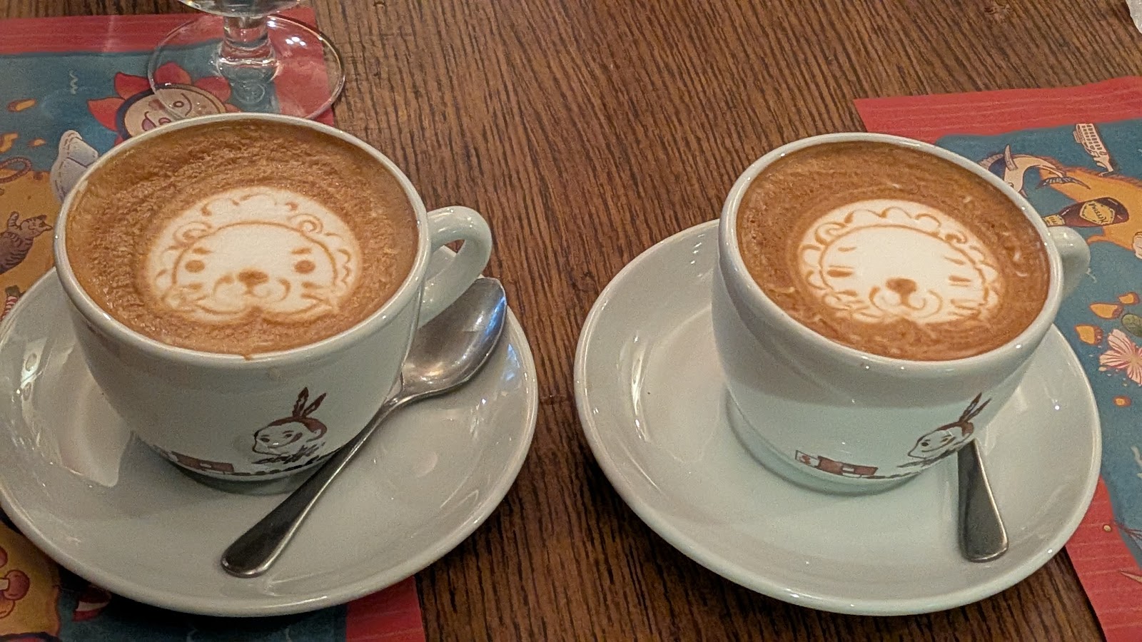 アリアでのカプチーノに学長ラテアート
